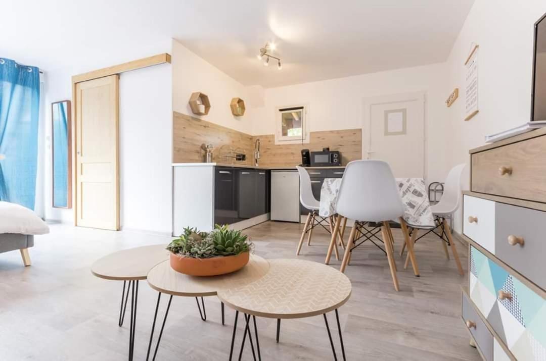 Le Studio Du Pressoir Gisay 외부 사진